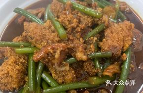 Braised Pork with Garlic Shoots and Rice Flour