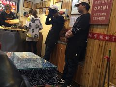 -愉肴麻辣香锅(中山路店)