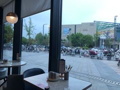 -必胜客(尹山湖歌林公园店)