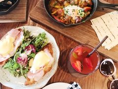培根班尼迪克蛋-ROAST coffee & eatery