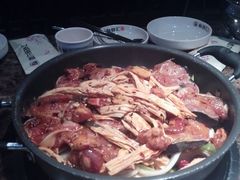 鲶鱼锅待焖1-猪啊牛呀羊啊铜盘烤肉(正大广场店)