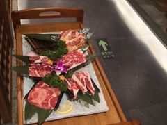 黑牛六拼-明洞阿姨·韩式酱蟹烤肉·创意料理(三元桥店)
