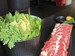 -鲜入唯煮·港式海鲜牛肉火锅(金宝街店)