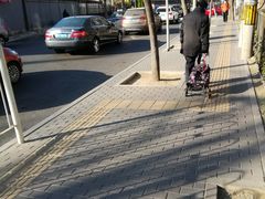 入口-中国中医科学院西苑医院-地下停车场