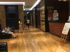 -武汉光谷广场杨家湾地铁站怡程酒店