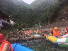 -安吉龙王山峡谷漂流