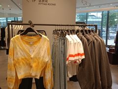 -URBAN REVIVO(上海中庚漫游城店)