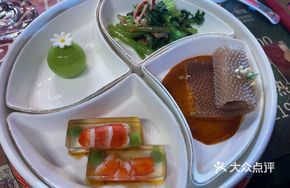 Stir-fried Sea Cucumber Strips with Pea Shoots