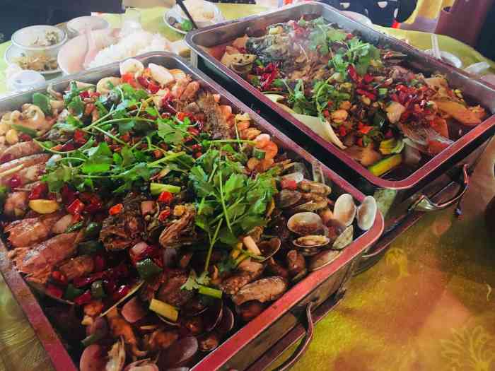 红运海鲜酒楼(明发商业广场店)-"环境不错!菜肴非常棒!值得一去!