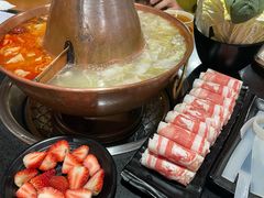 -果松木炭酸菜铜火锅·外婆参鸡汤