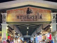 -席娜卡琳火车铁道夜市