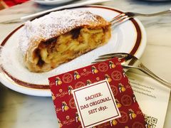 -Cafe Sacher(WIEN)