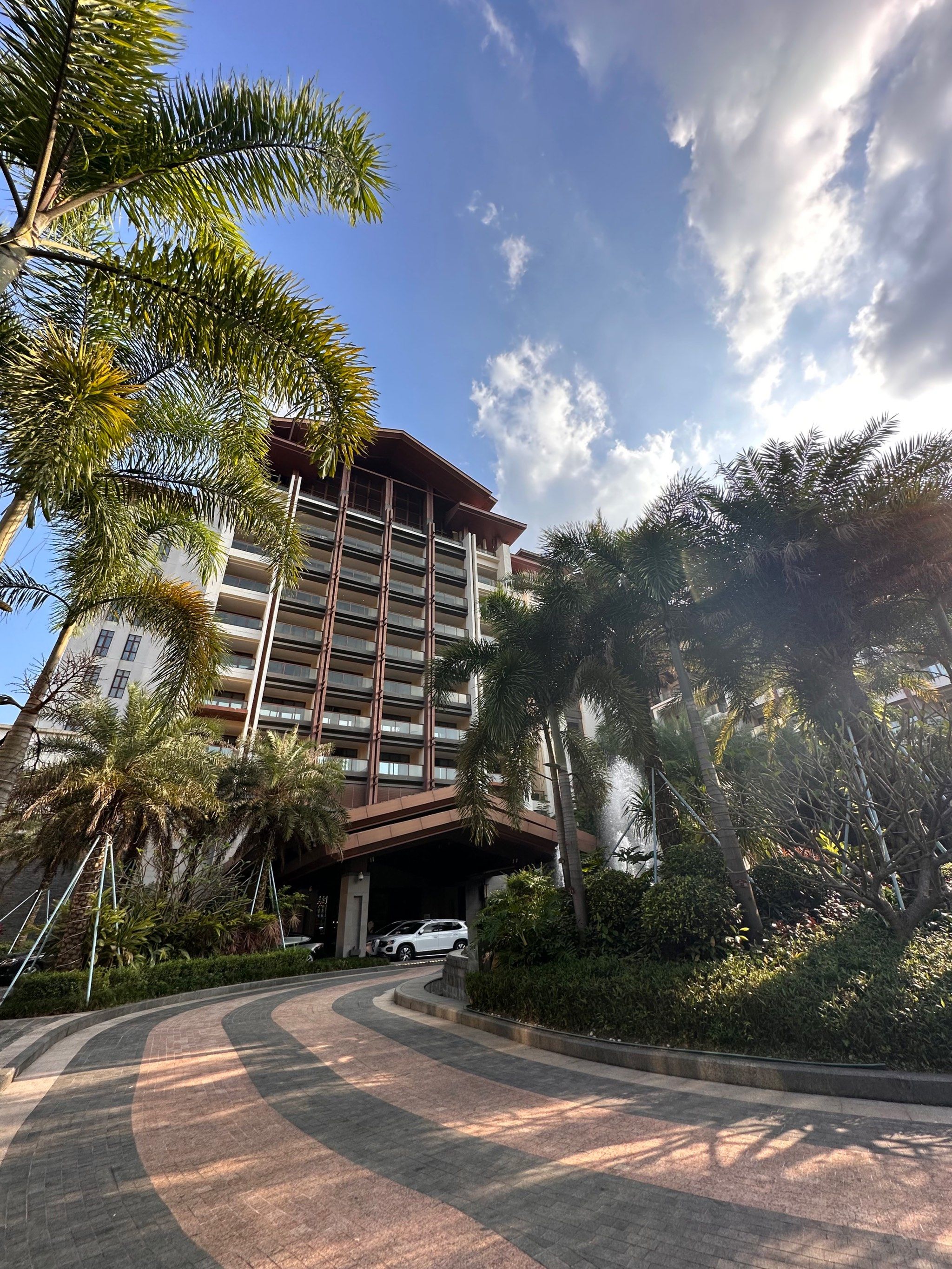 驱车来到惠州龙门富力希尔顿度假酒店,开启