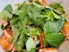 煎三文鱼牛油果色拉-Wagas沃歌斯(五道口购物中心店)