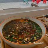 路过街边，发现一家超好吃的牛肉米线🥢