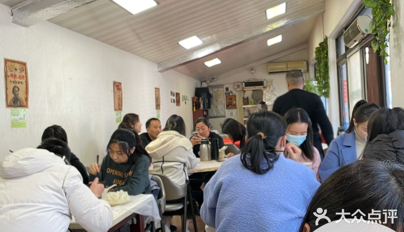兄弟餐厅 餐厅中的战斗机
