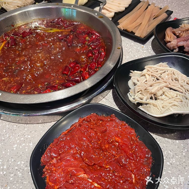 谁又能拒绝热气腾腾的千层肚火锅呢？