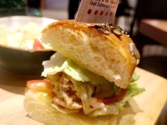 -POKEE VIA&Brunch·维娅(重庆来福士店)