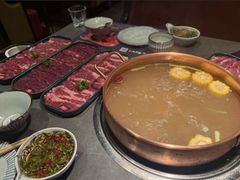 招牌鲜牛腩骨汤锅底-牛村来人潮汕牛肉火锅(西单店)