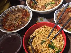 -爆炸头阿姨小四川正宗川味小吃(无任何分店)
