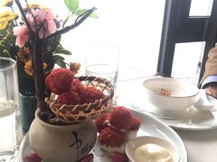 杨梅鳕鱼球-柳莺湖上·湖景餐厅·江南菜(西湖店)
