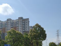 -秀沿路地铁站停车场