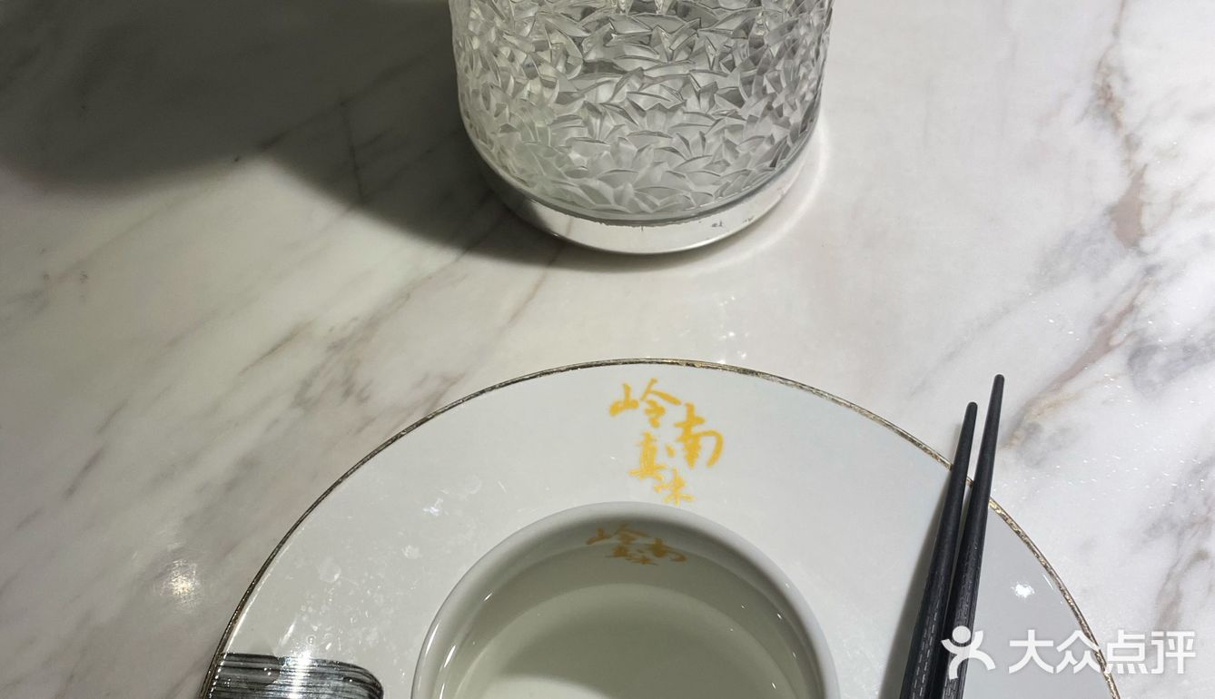 回味无穷，问服务员拿一次性手套