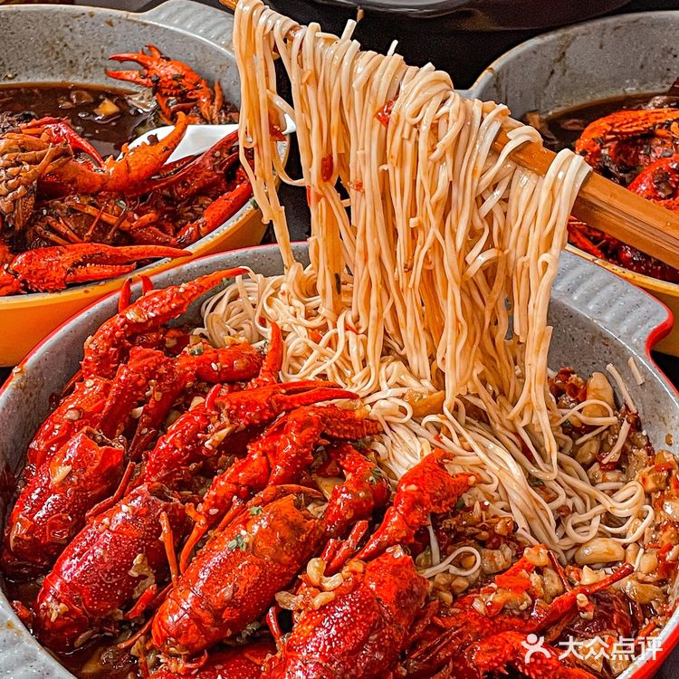 哎呦喂‼️又到了炫小龙虾的季节啦🦞