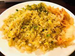 鲑鱼炒饭-元町食堂