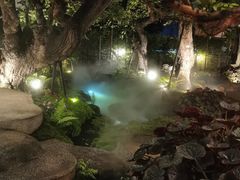 -Chom Cafe and Restaurant