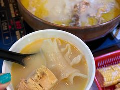 -鲜入围煮花胶鸡海鲜火锅