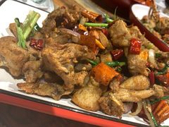 -虾弄弄海派小龙虾·牛羊蝎子火锅