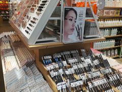 -名创优品(河南郑州健康路2店)