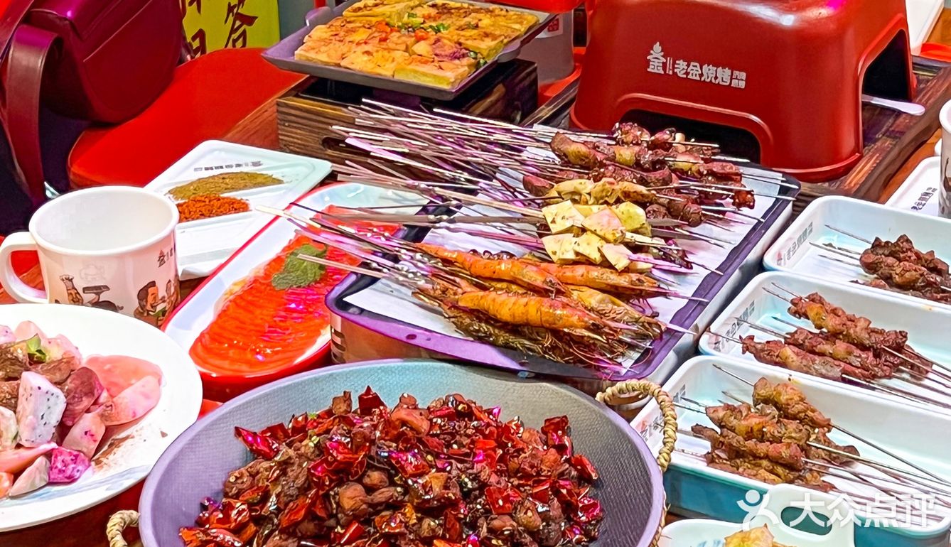 火爆济南的老金烧烤来青岛啦‼️肉串夹饼喷香