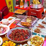 火爆济南的老金烧烤来青岛啦‼️肉串夹饼喷香