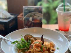 -Chom Cafe and Restaurant