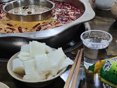 -渝嘴小老弟老火锅(华新村店)