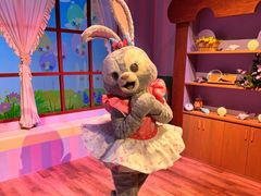 -小镇影院迪士尼小熊Duffy与他的朋友合影地