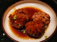 鸭蛋黄狮子头-梅飞酒家(名辉豪庭店)