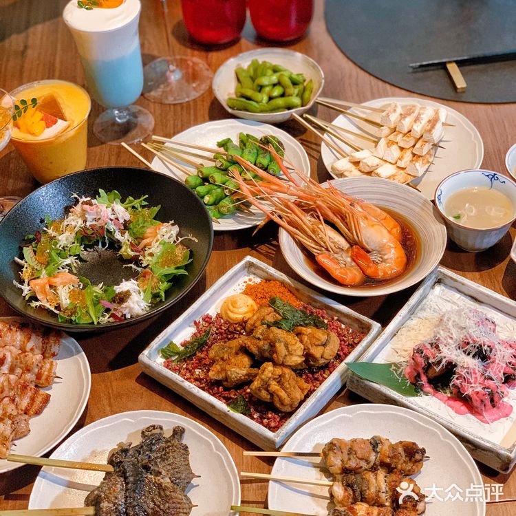 在日落的余晖中，来三里屯品味新中式美食！