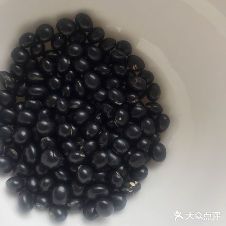 养生黑芝麻黑豆花生红枣豆浆