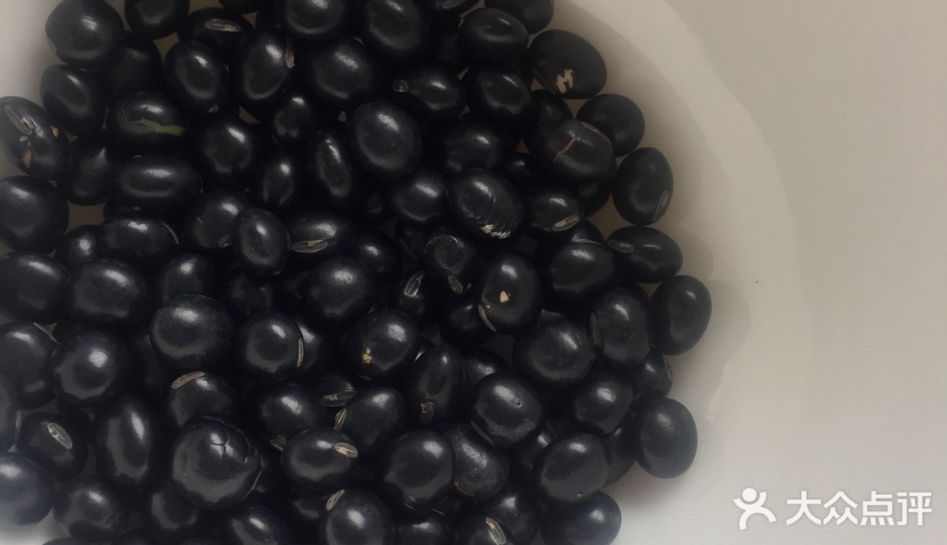 养生黑芝麻黑豆花生红枣豆浆