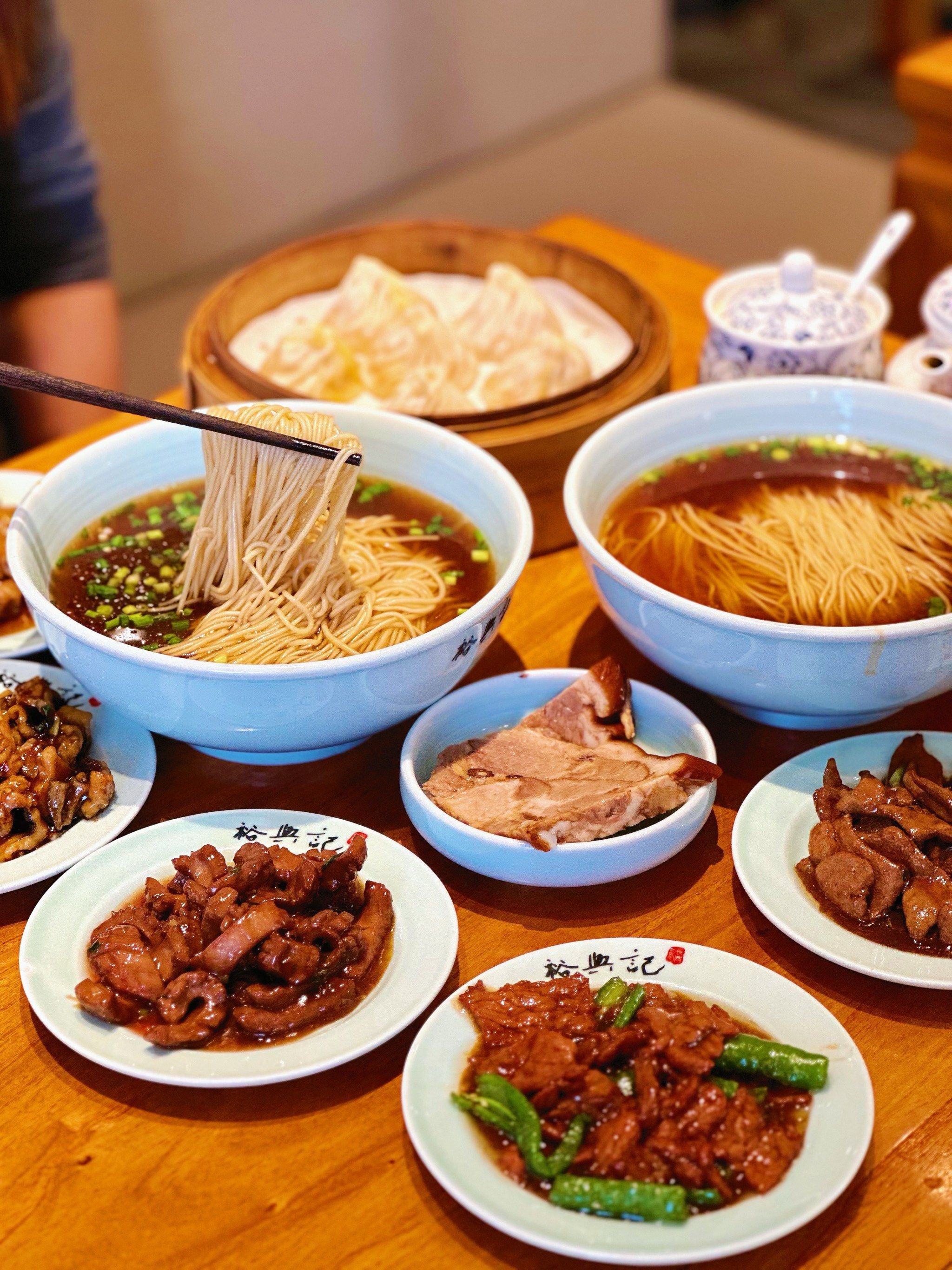 苏州大师傅猛火现炒的浇头面,太香了!