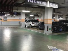 -绿洲中环中心-停车场