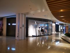 -URBAN REVIVO(高德置地广场·春广场店)