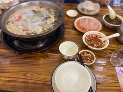 -周良天山牛杂城(天山路总店)