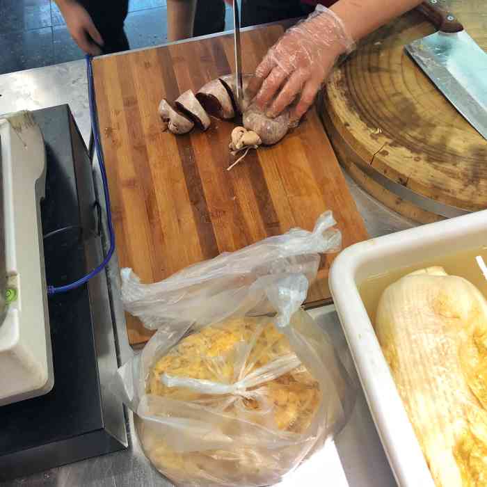 新民凯丽血肠-"位置在铁西百货地下一层,去铁百超市就在电.