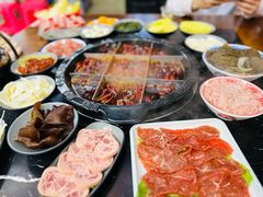 -重庆川渝肥妹火锅