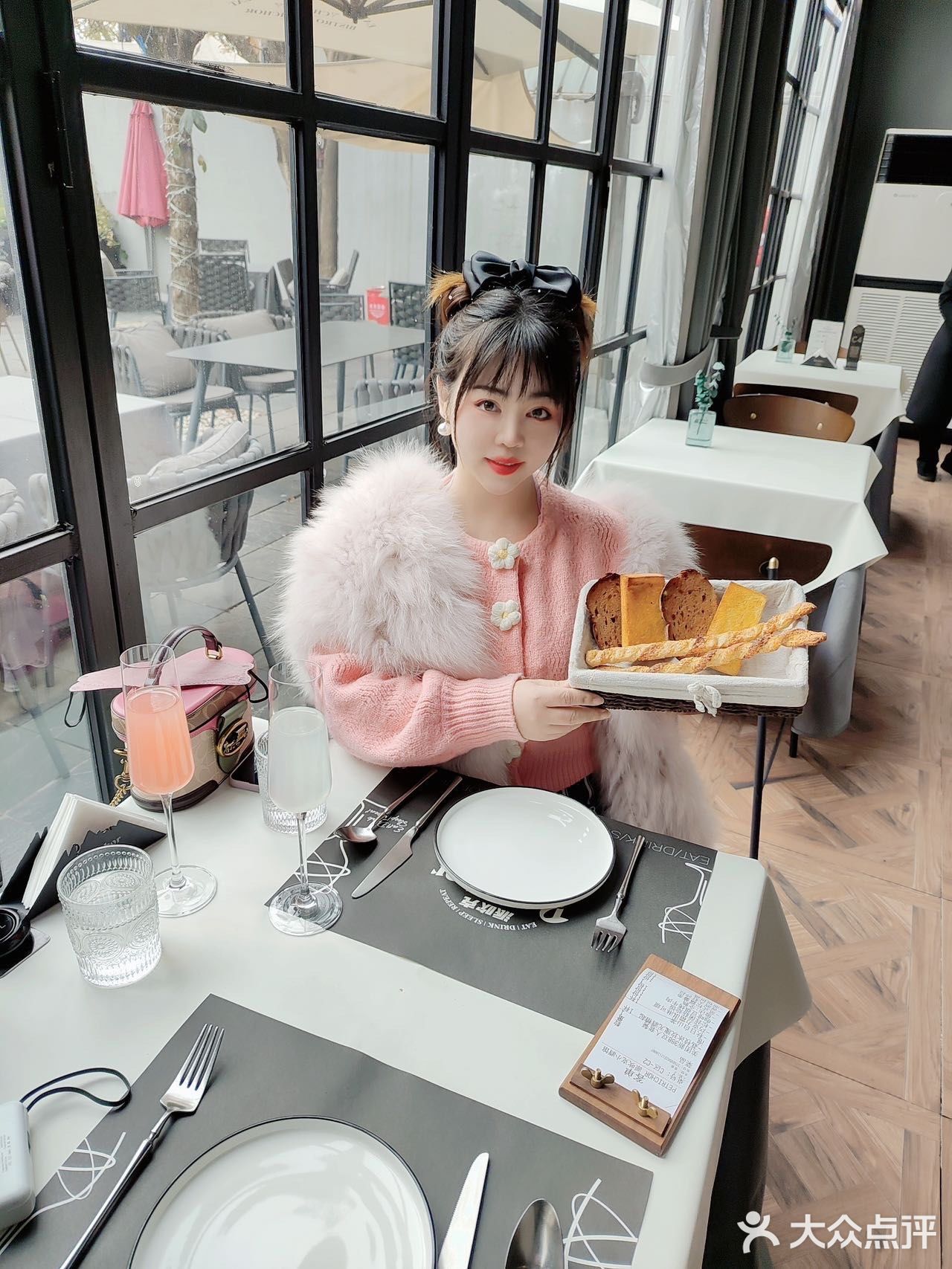 想不到武汉居然也有这么浪漫的地方～圣诞氛围也太美了吧～