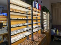 -优医视平价眼镜蔡司依视路折扣工厂店(十里堡店)